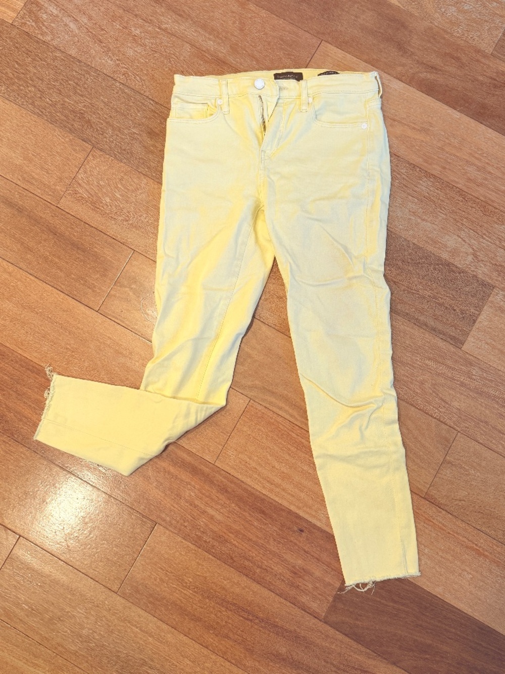 Banana Republic Cropped ankle yellow jeans 26